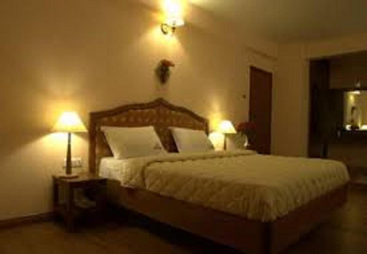 Hotel Blue Bird Ooty Ngoại thất bức ảnh