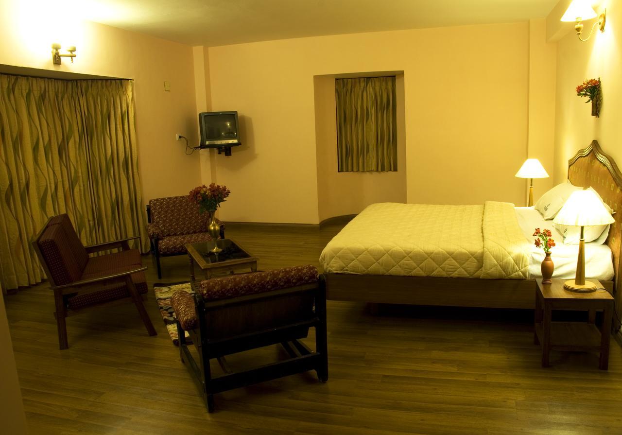 Hotel Blue Bird Ooty Ngoại thất bức ảnh