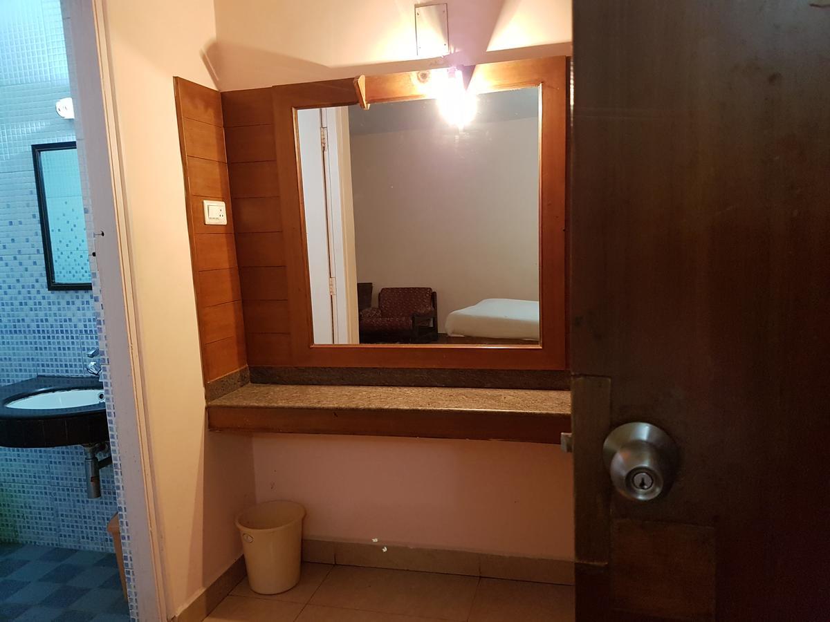 Hotel Blue Bird Ooty Ngoại thất bức ảnh