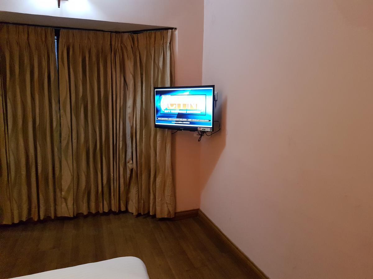 Hotel Blue Bird Ooty Ngoại thất bức ảnh